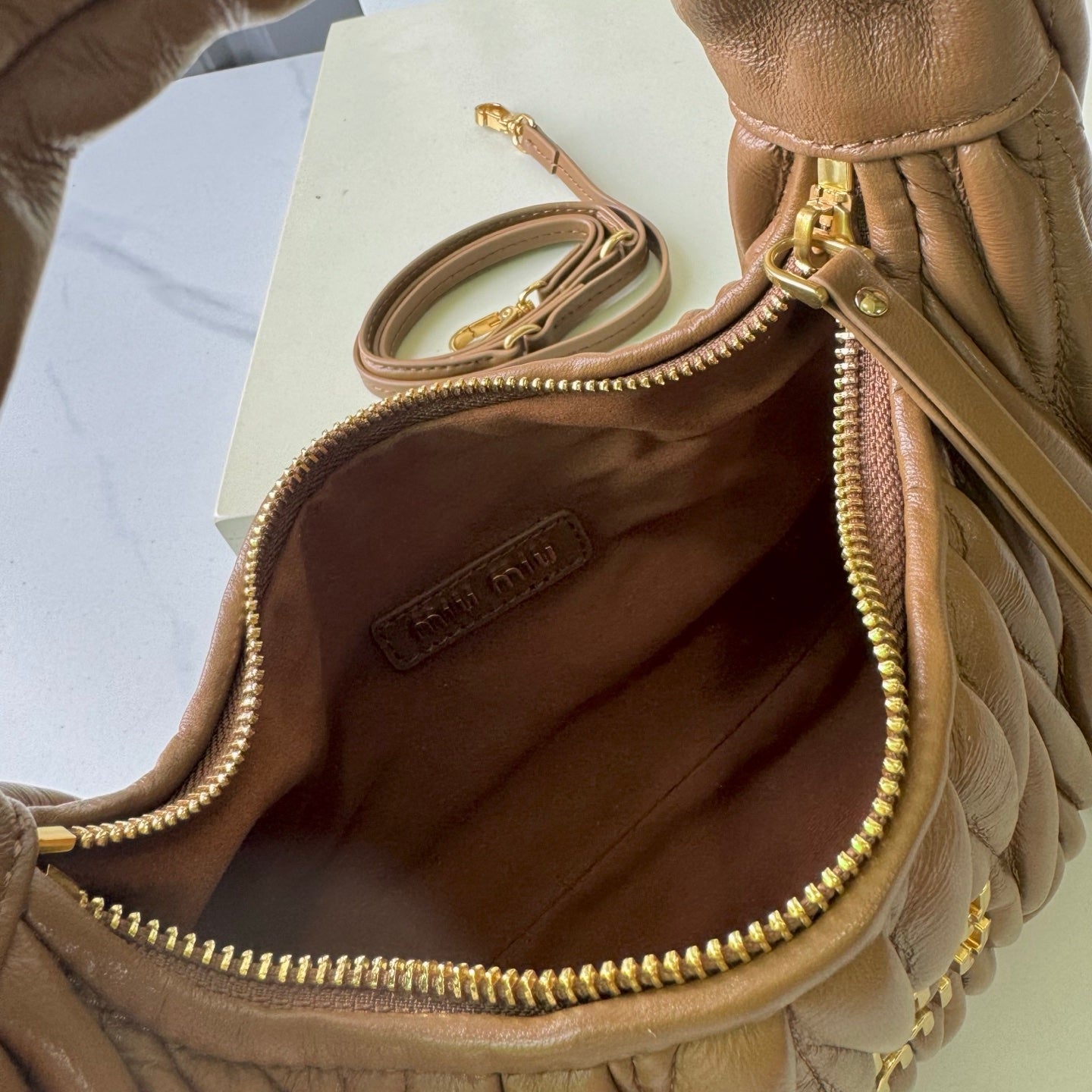 B1P46A120 Popular leather bag（29x24x10cm）