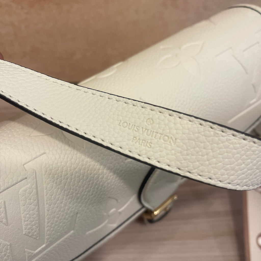 2XE028B Popular leather bag 