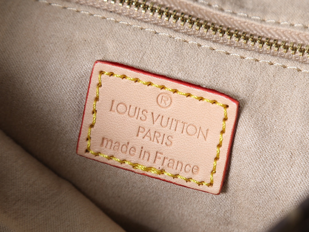 146PE65B Popular leather bag