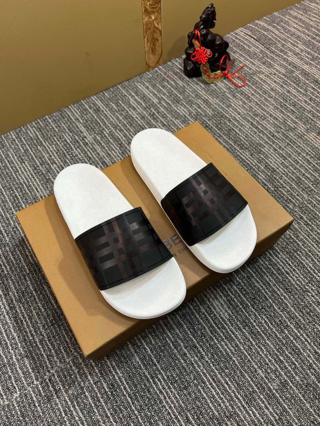 535ZR261Z Popular Slippers