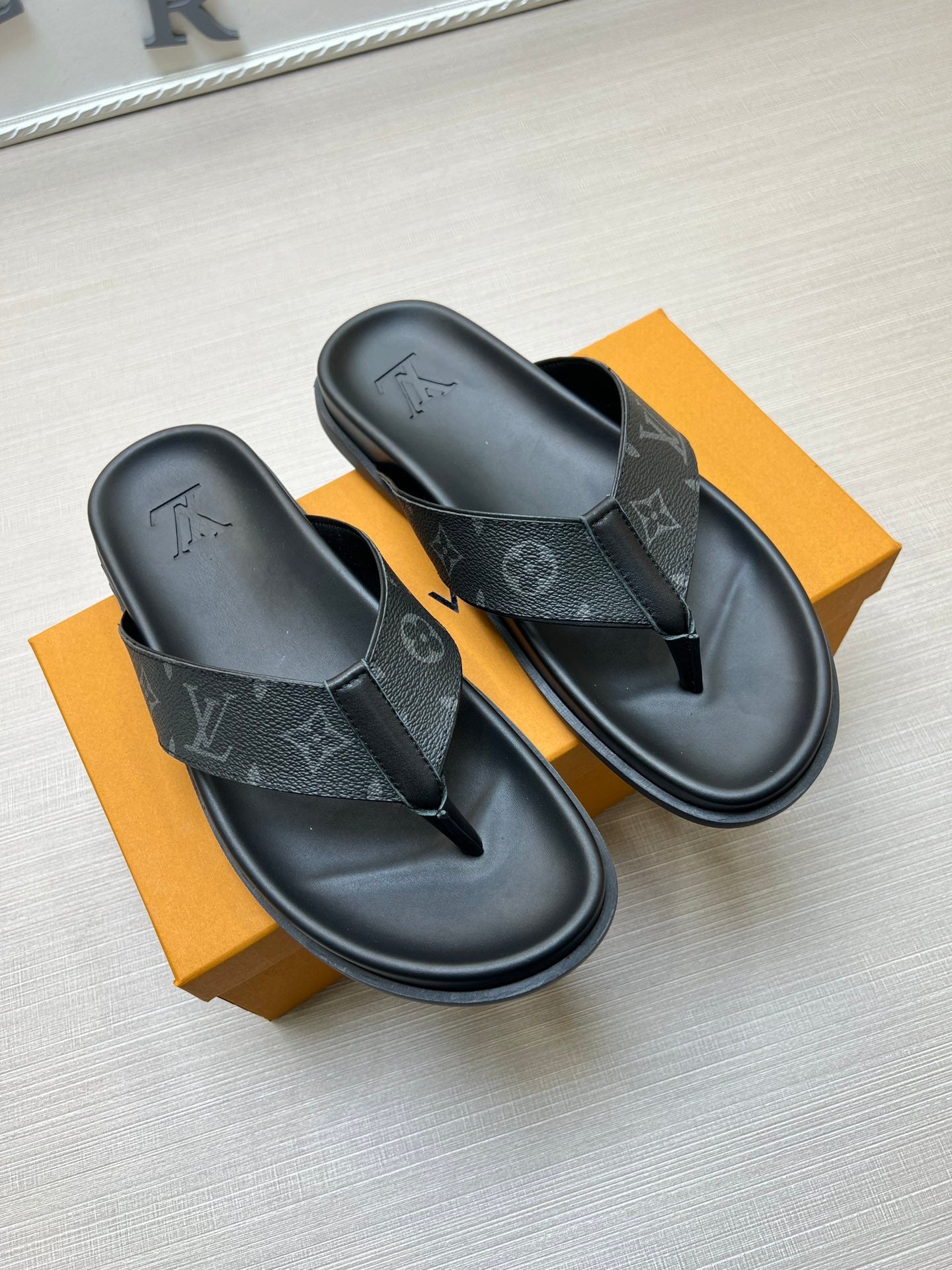 54E56Z Popular slippers