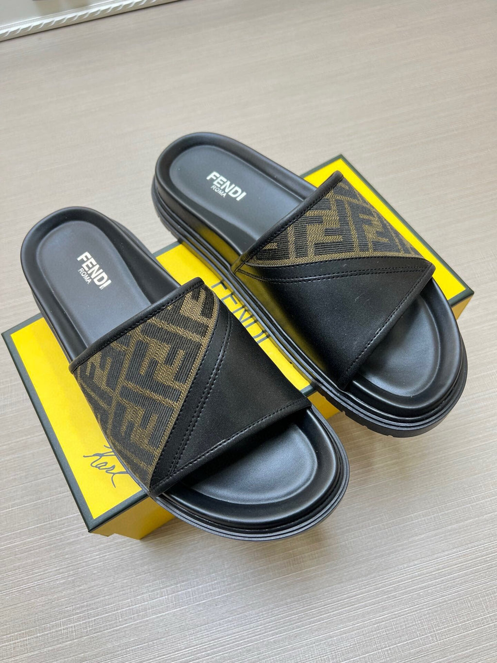 5LF223Z Popular Slippers