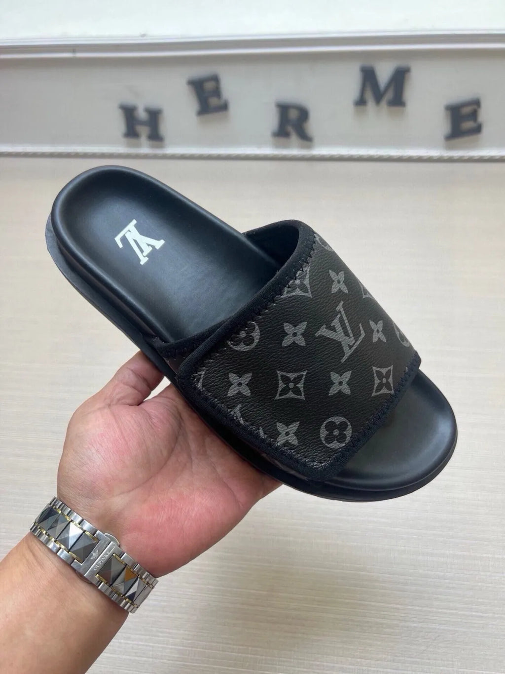 5LE210Z Popular Slippers