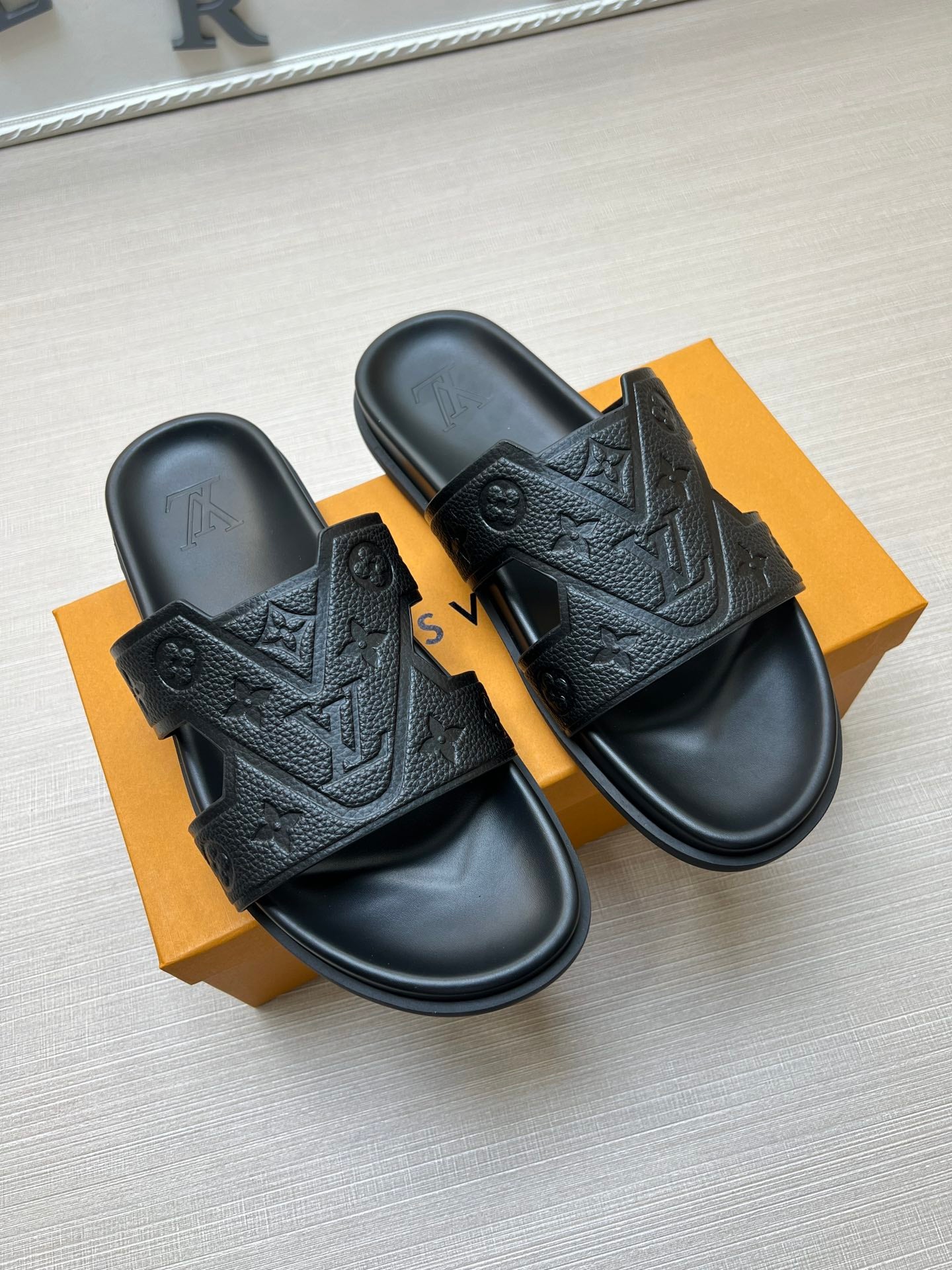 54E68Z Popular slippers