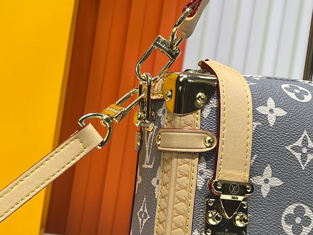 155NE19B Popular leather bag