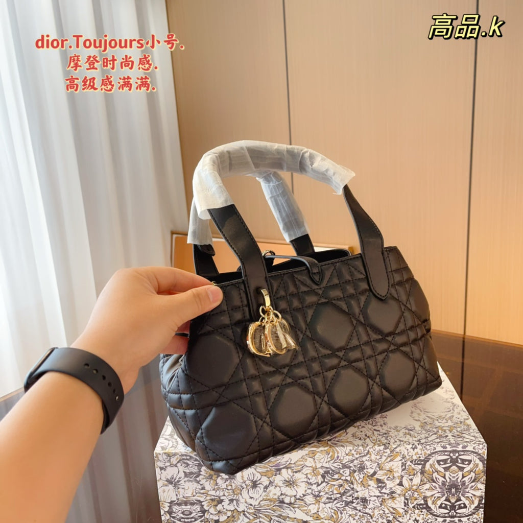 16XC107B Popular leather bag 