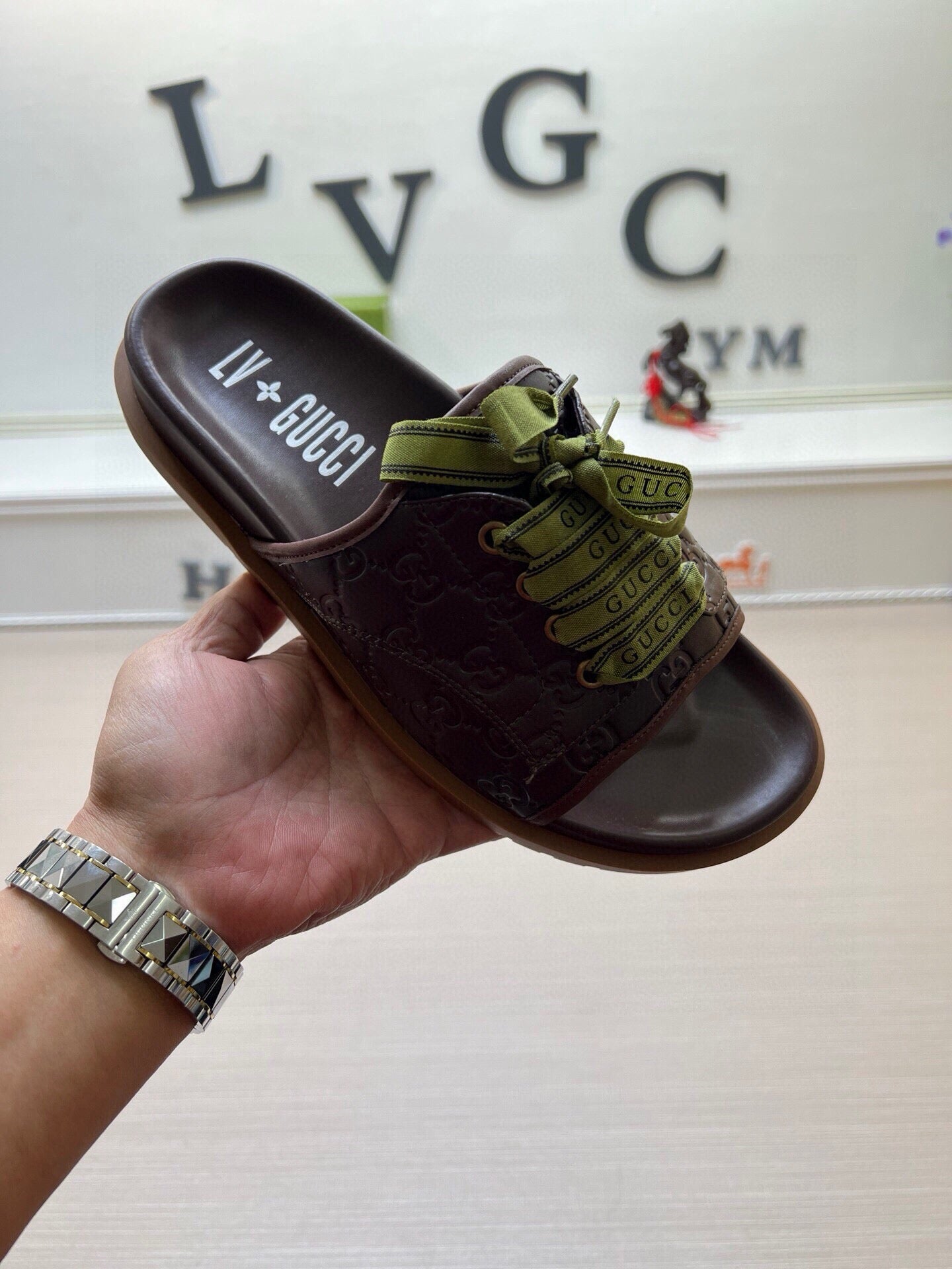 5WB242Z Popular Slippers