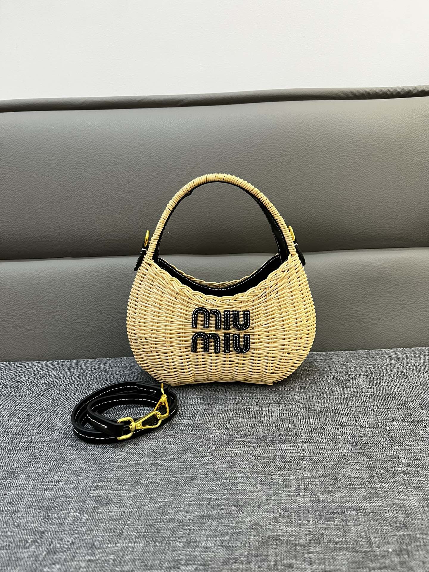 B1P46A119 Popular woven bag