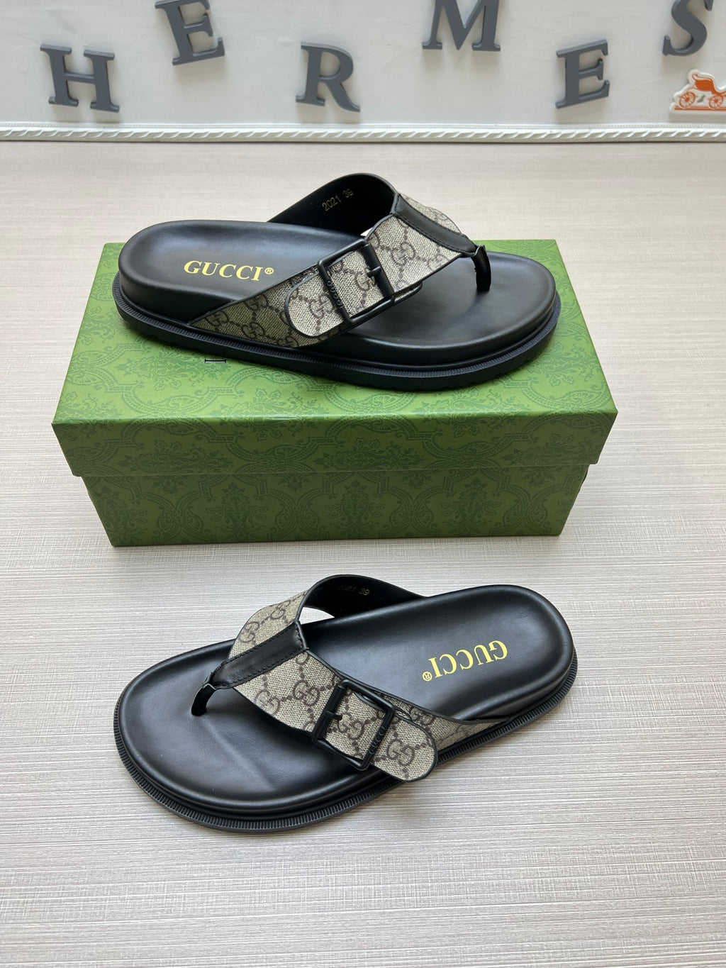 54B90Z Popular slippers