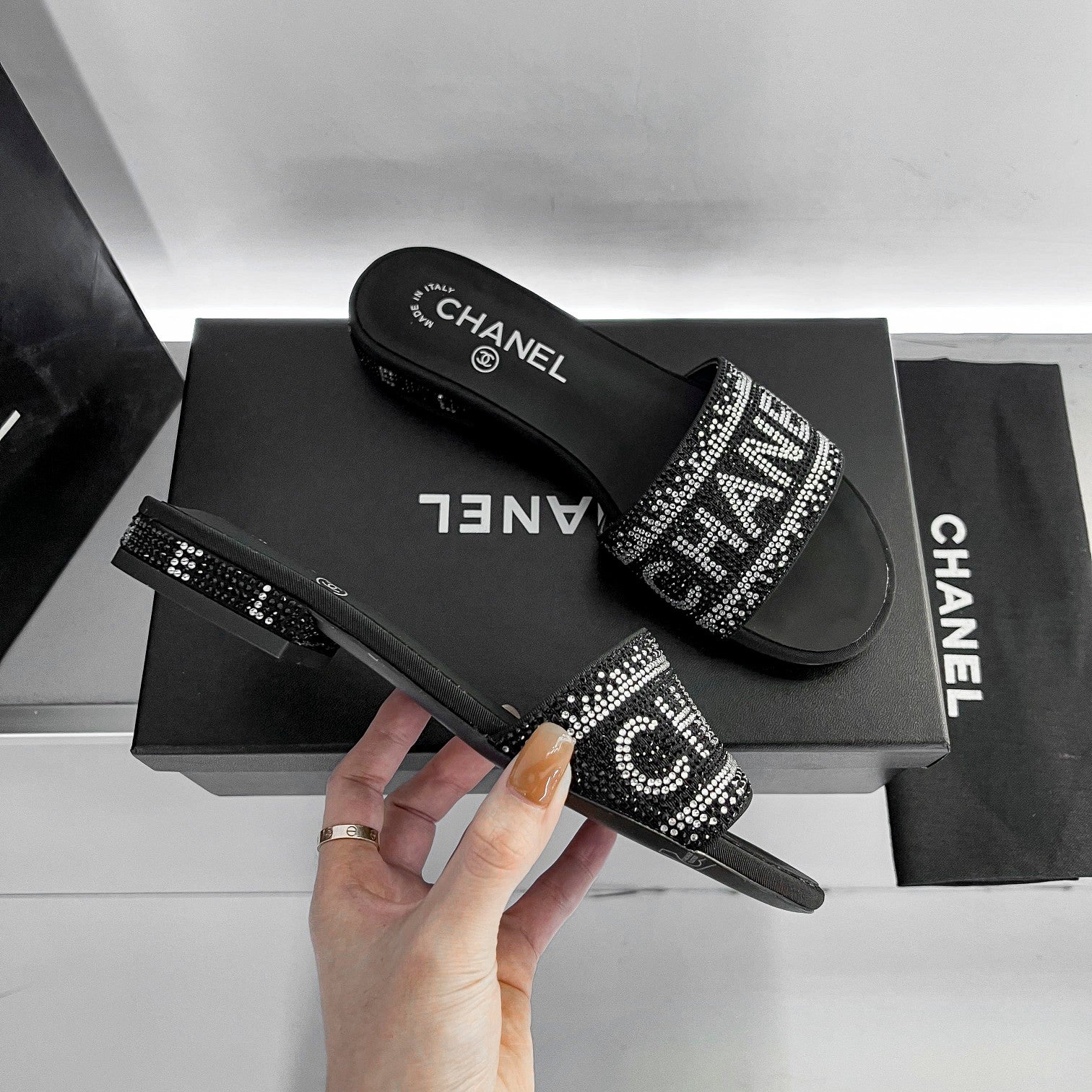 14C57Z Popular sandals