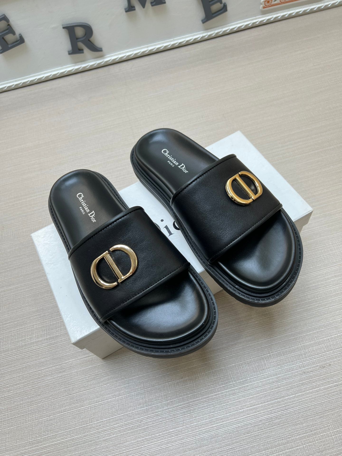 54D115Z Popular slippers
