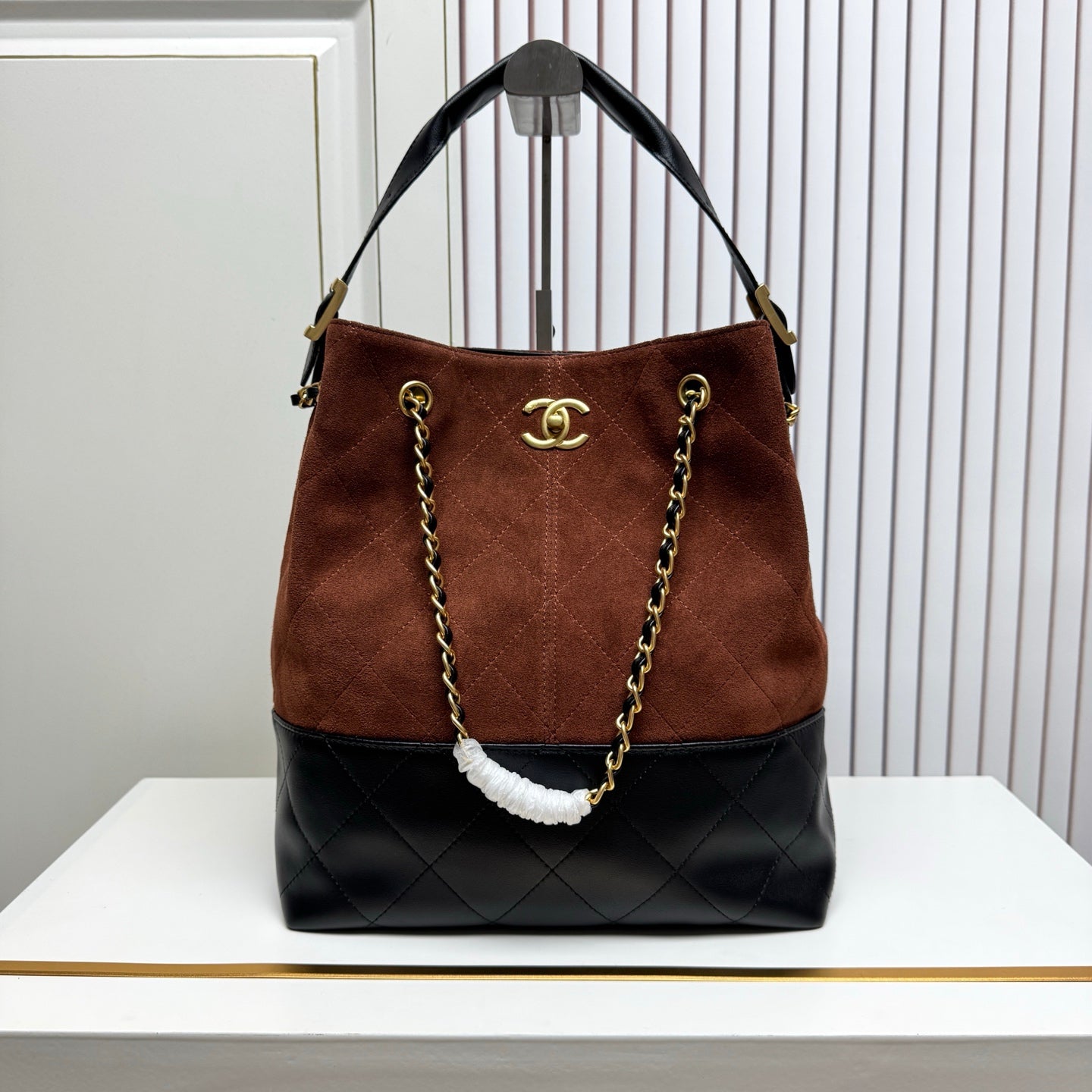 146PC19B Popular leather bag