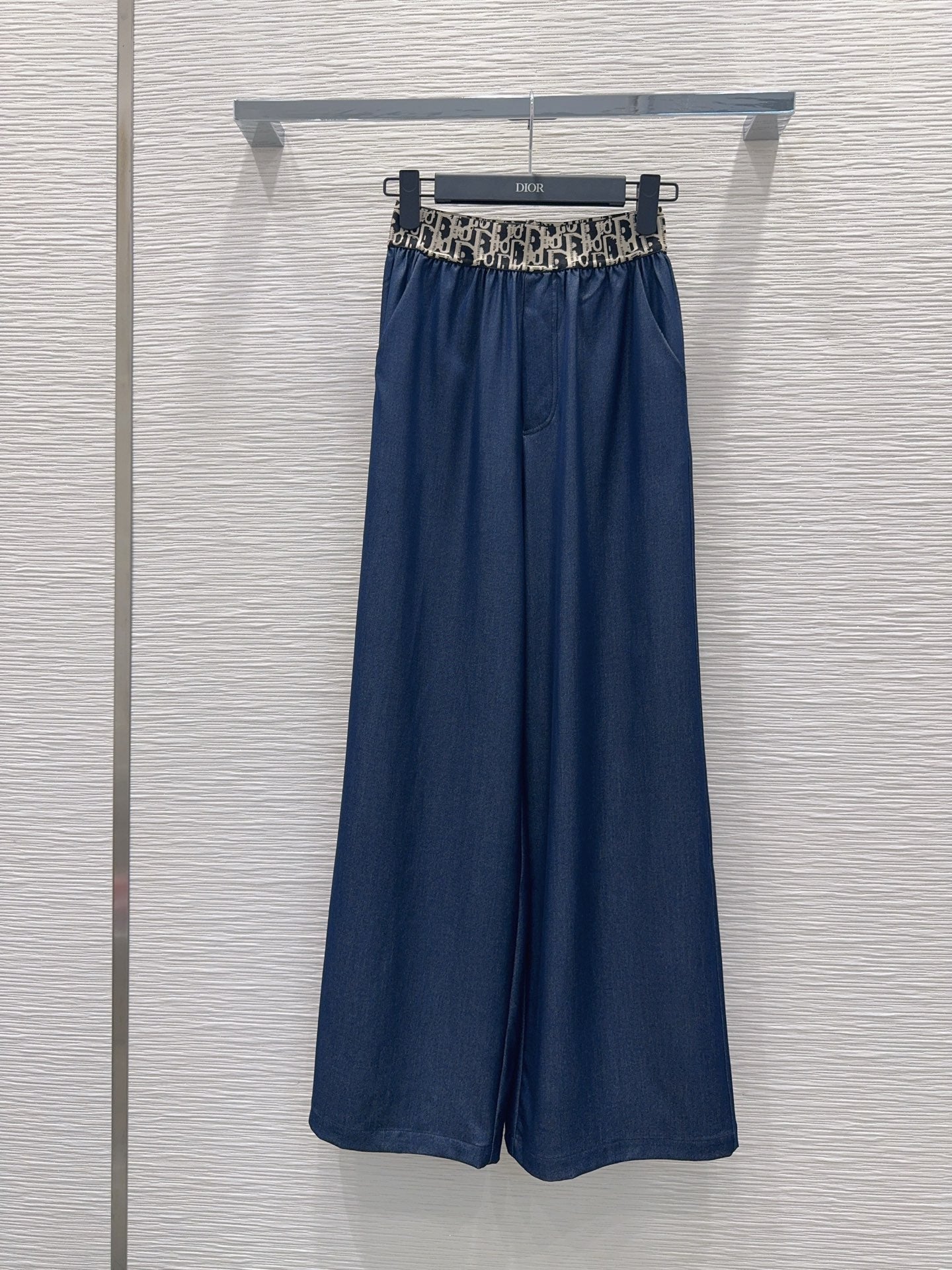 U2X56D14 Popular Pants fashion jeans