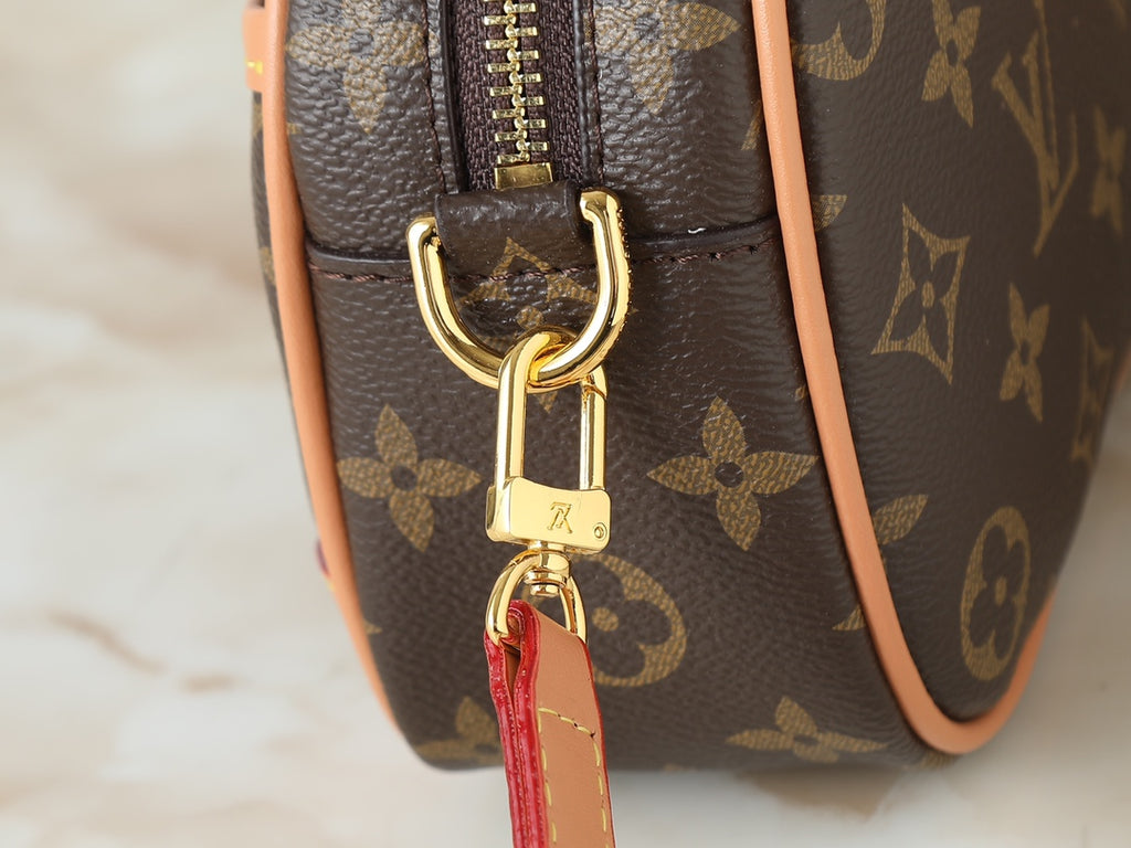 15RE147B Popular leather bag