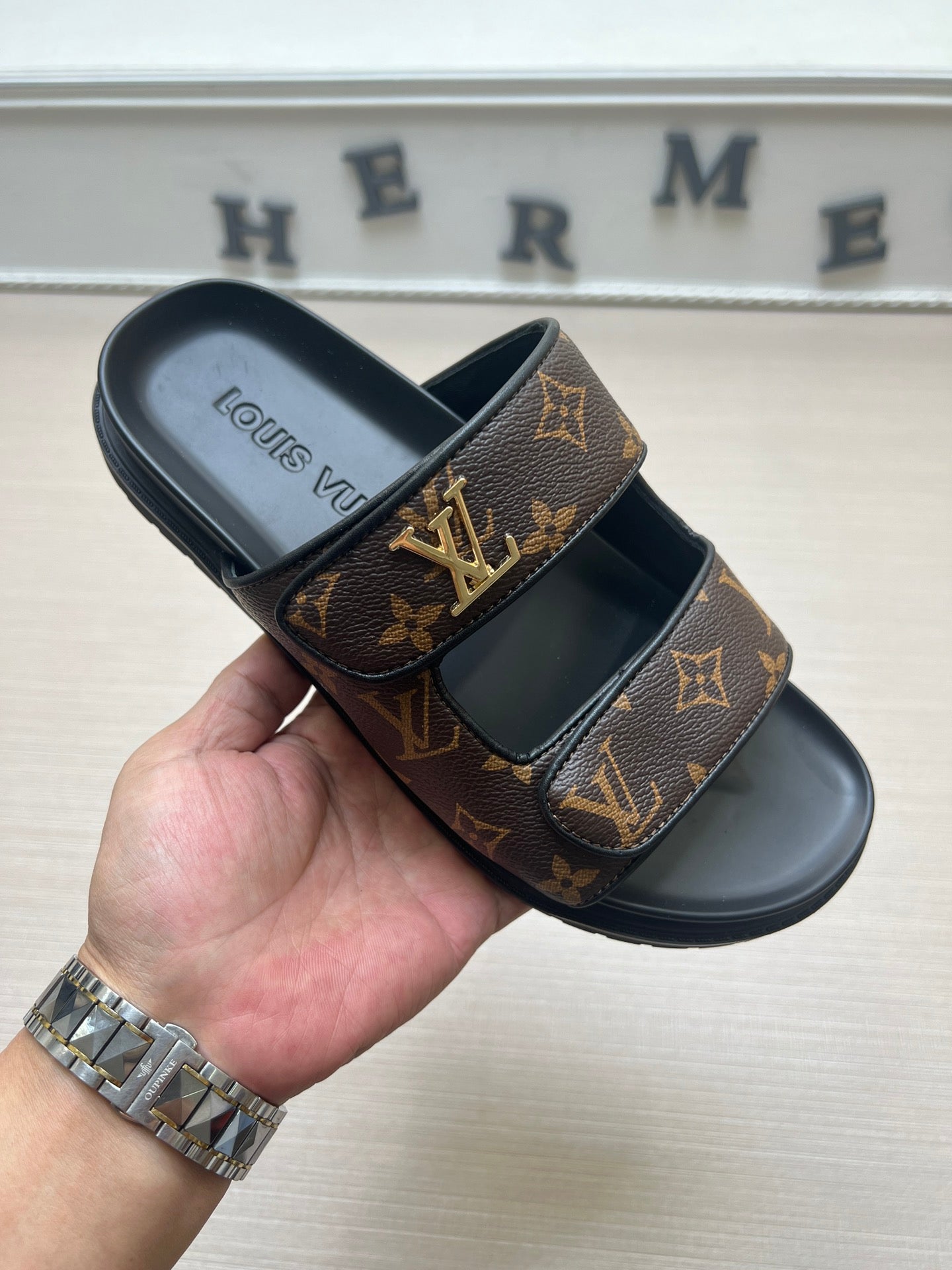 54E11Z Popular slippers