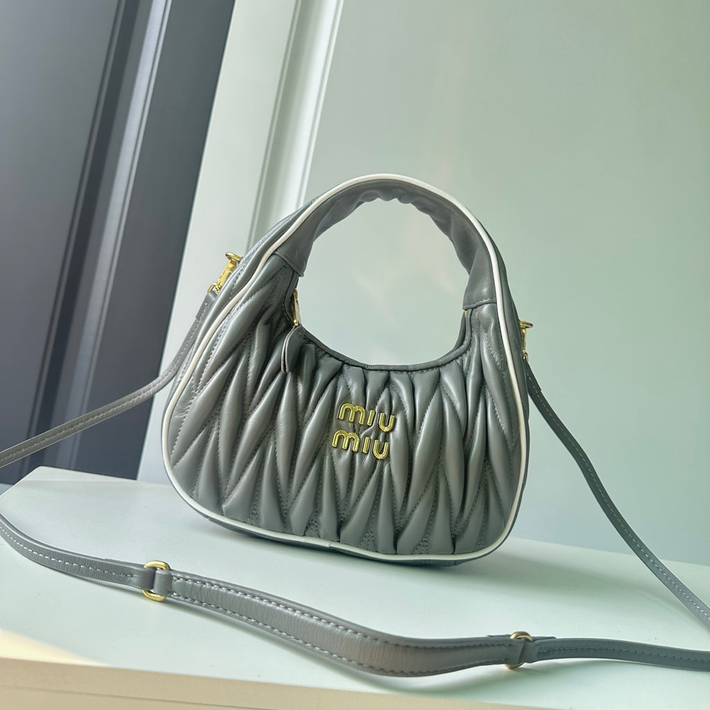 146PA118B Popular leather bag