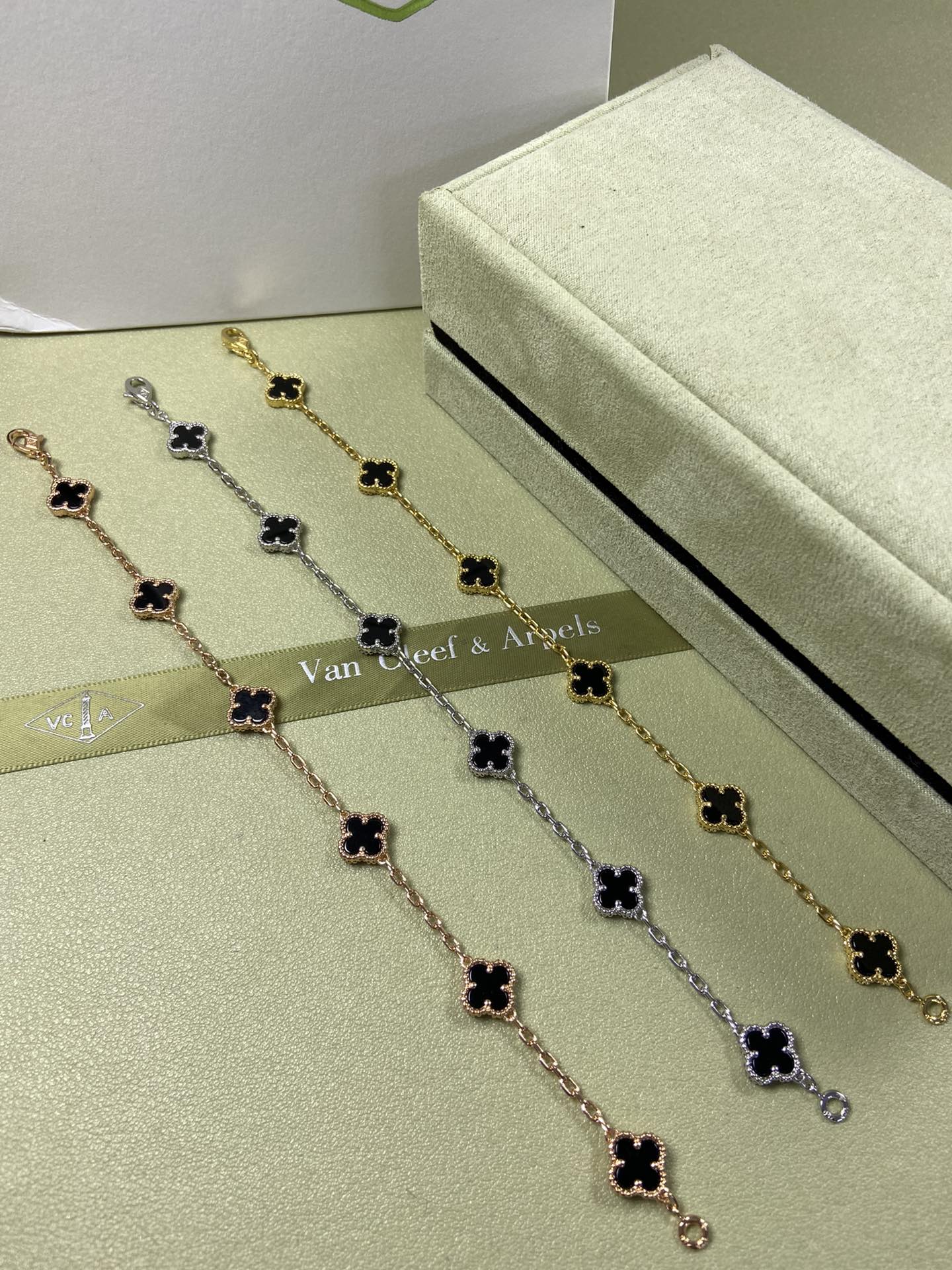 5XVA183K  Popular bracelets 6 flowers mini size 0.9cm flower