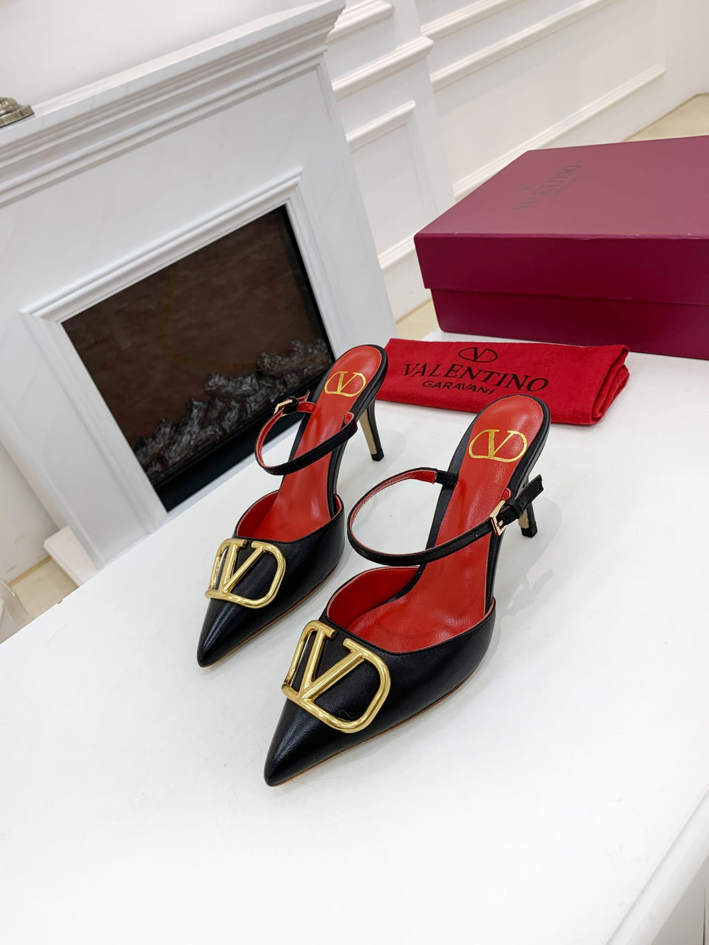 2YVL28Z Popular leather  High heels