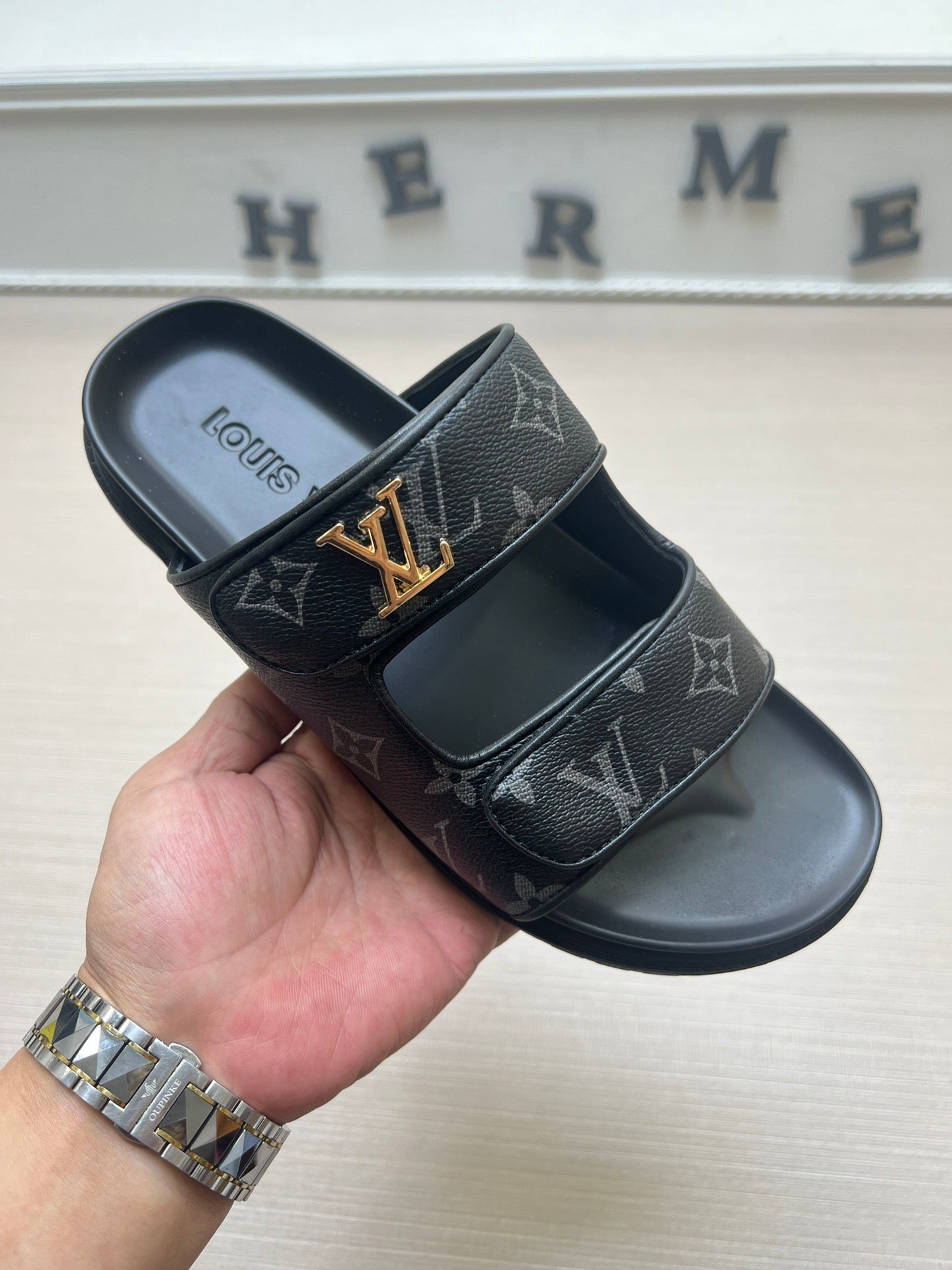 54E11Z Popular slippers