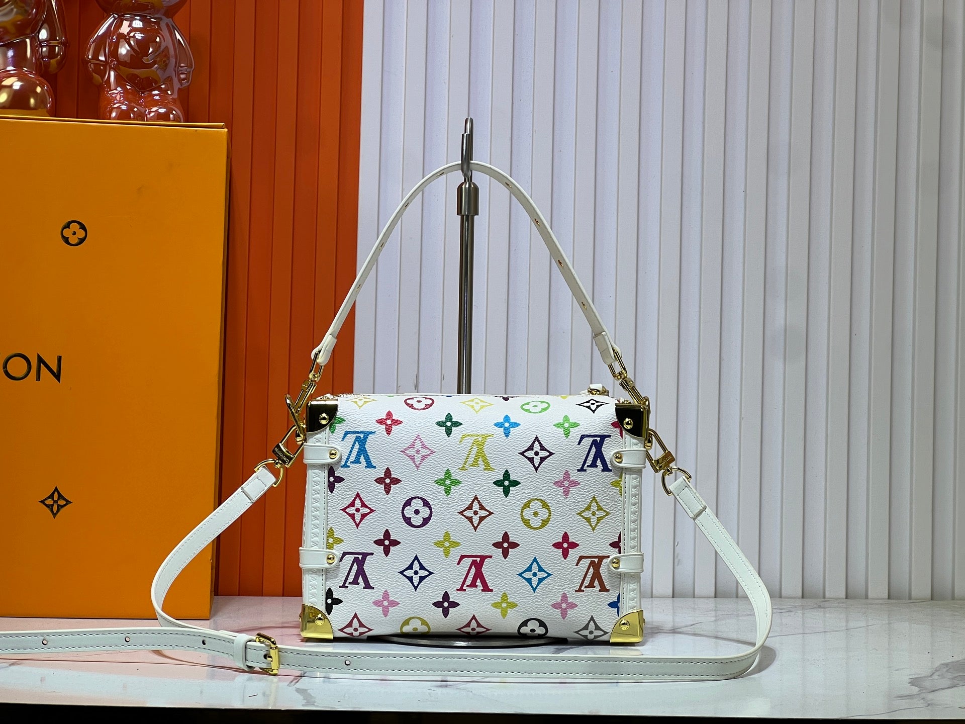 1WE101B Popular leather bag