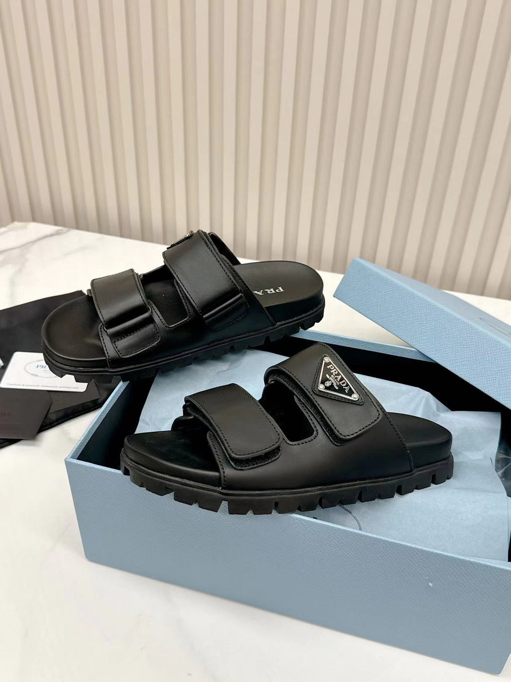 14PD26Z Popular sandals