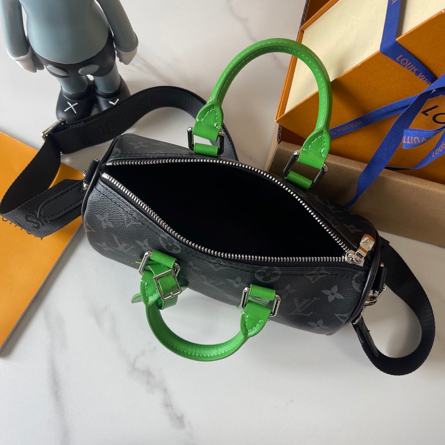 15RE133B Popular leather bag