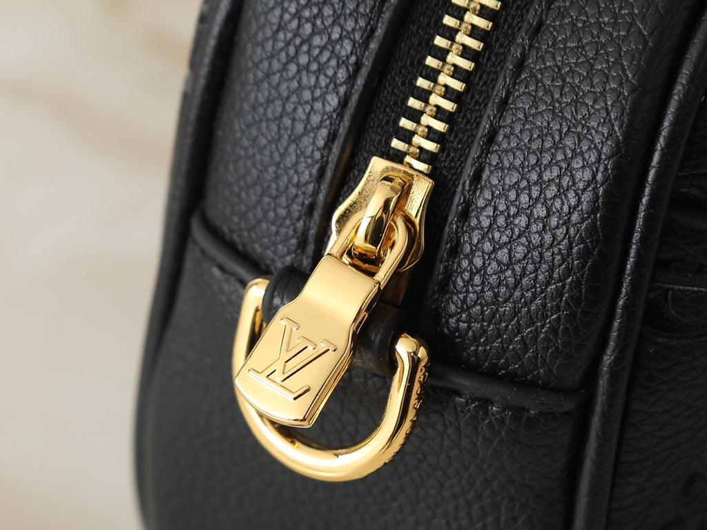 15RE147B Popular leather bag