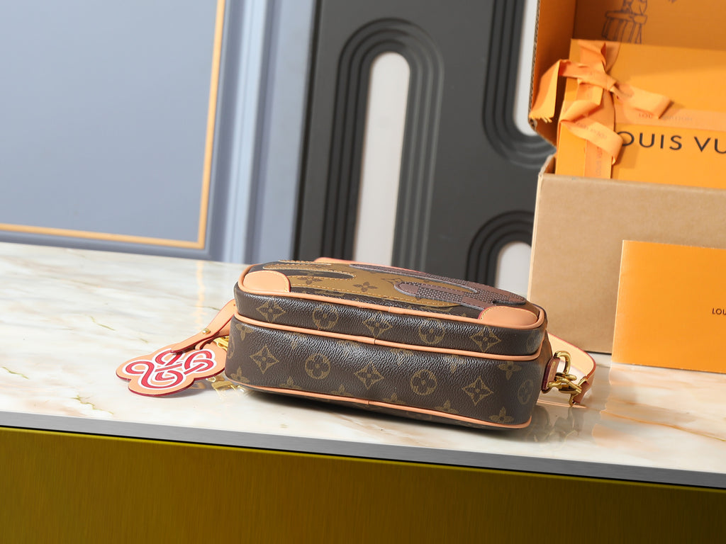 B1P46E110 Popular leather bag