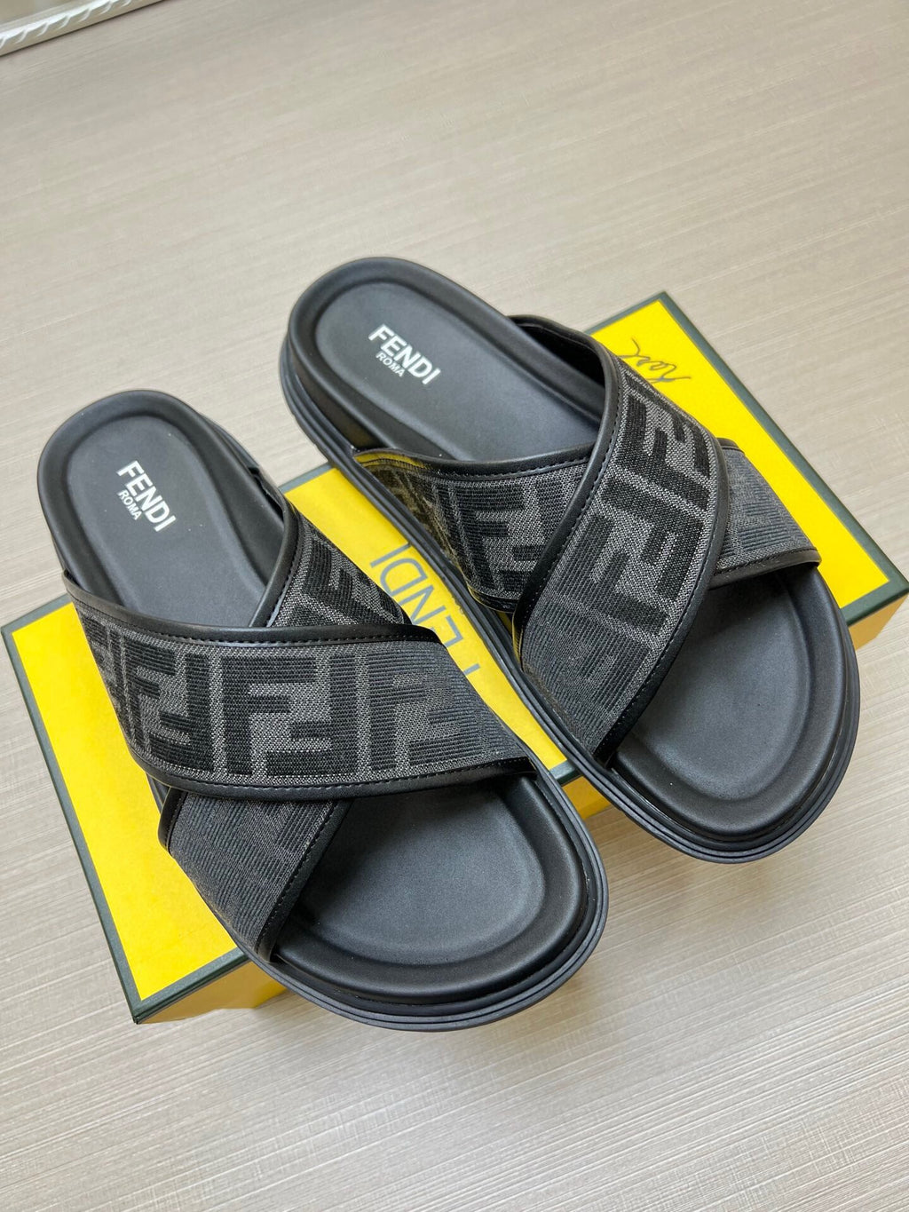 5LF224Z Popular Slippers