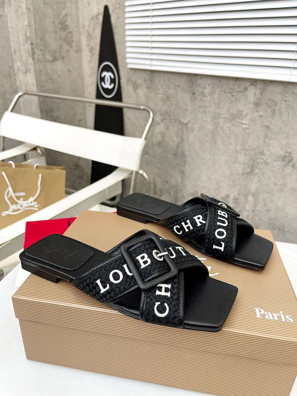 J4A43Z Popular leather Slippers