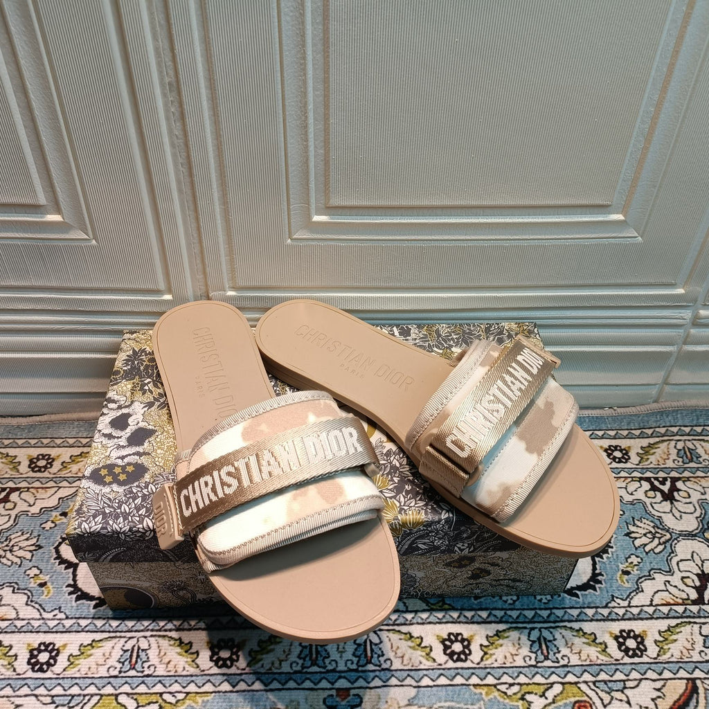 14D20Z Popular Slippers