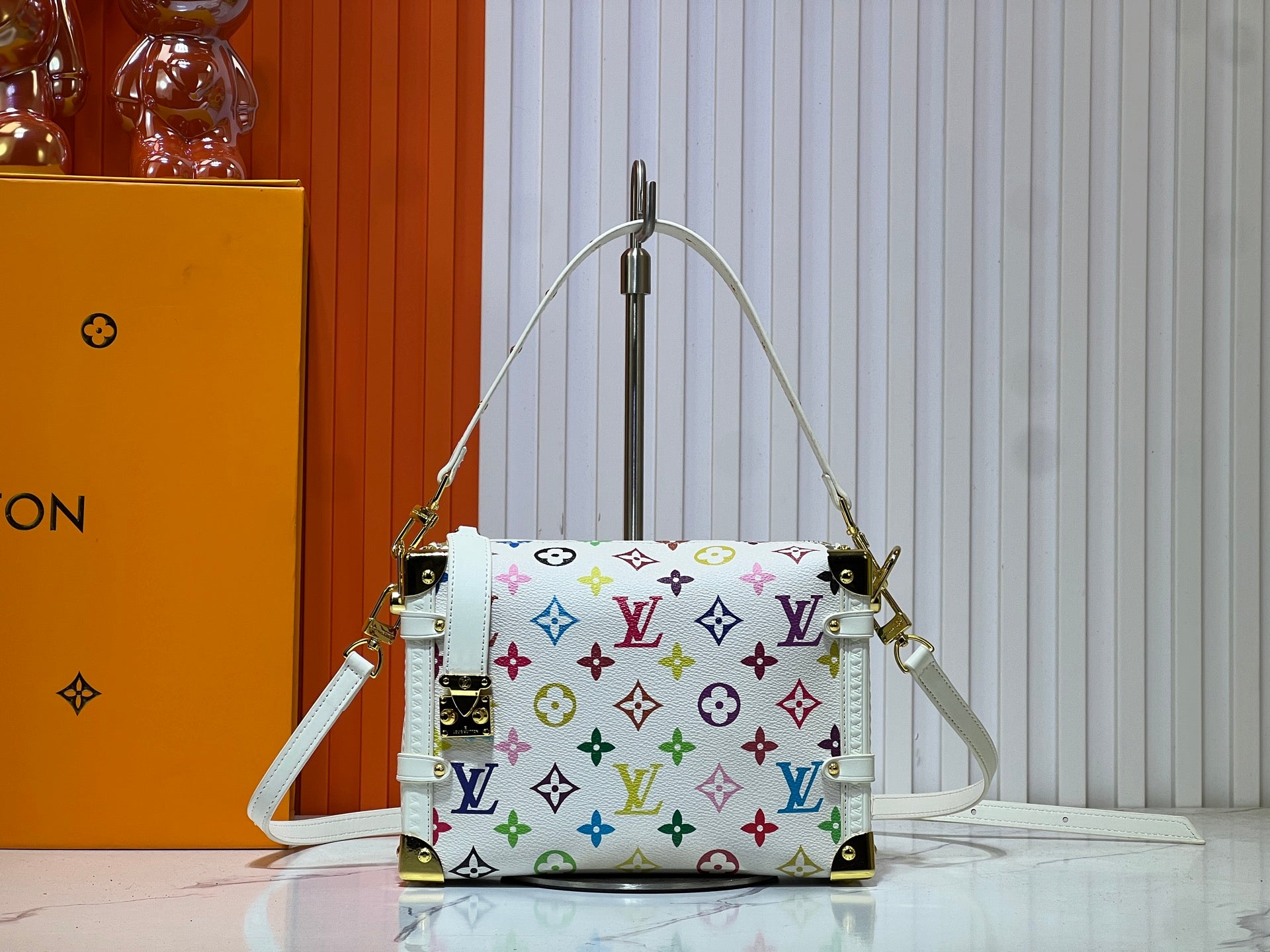1WE101B Popular leather bag