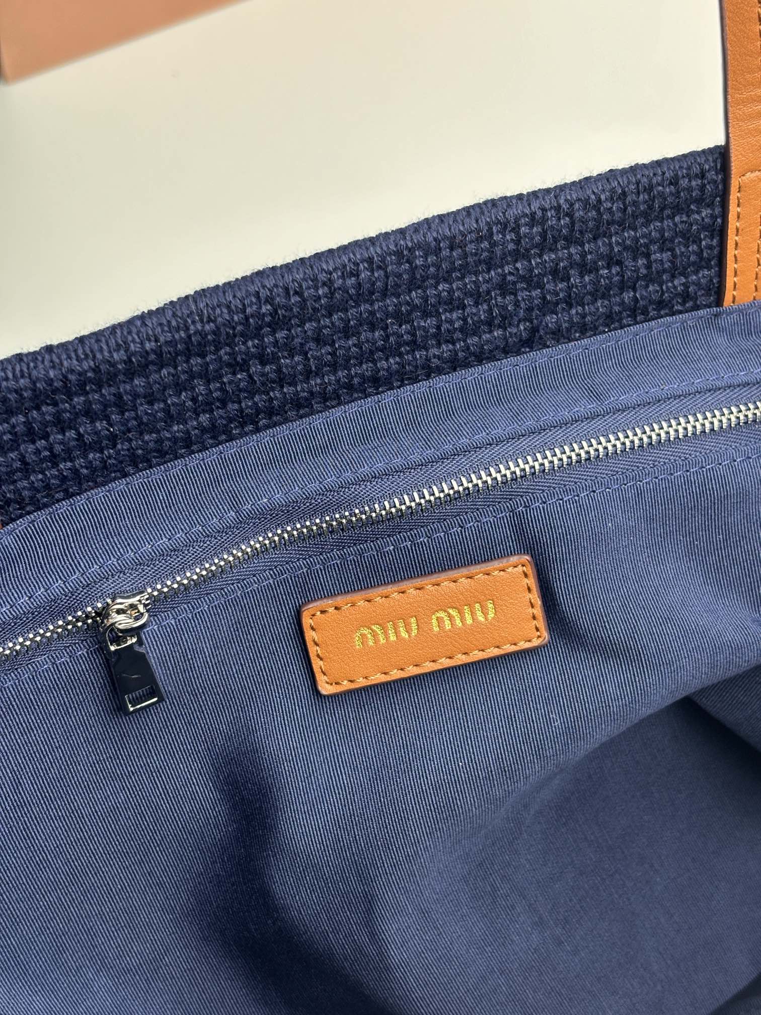1XA78B Popular    Woven Bag