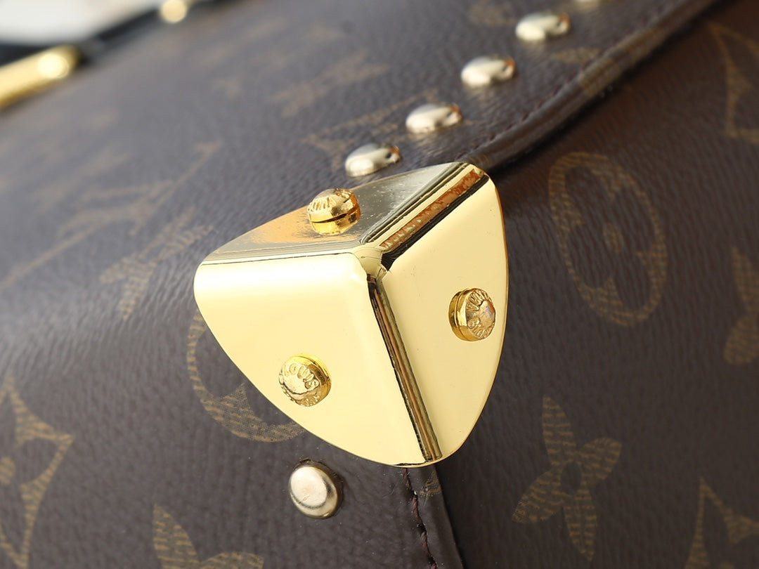 146PE84B Popular leather bag