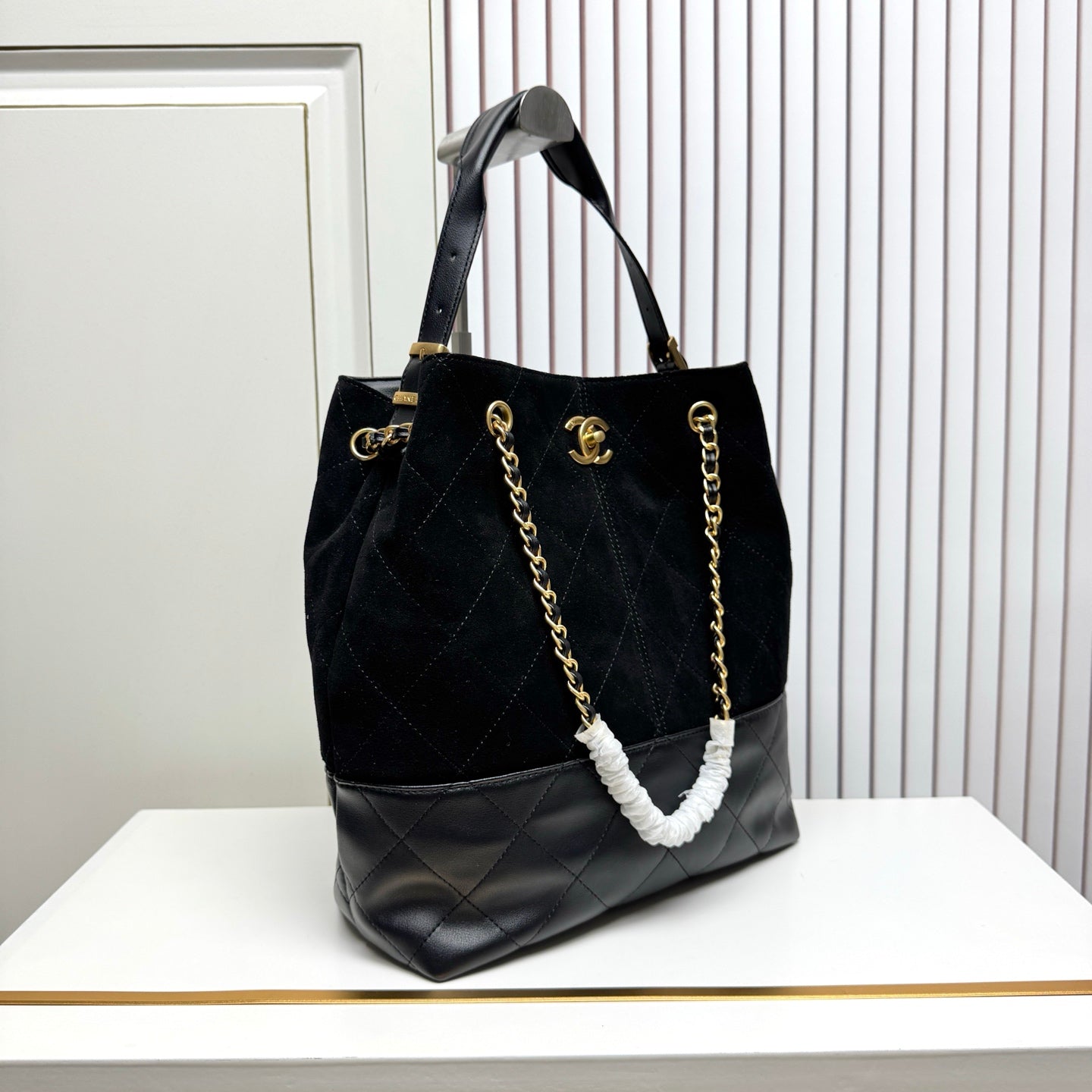 146PC19B Popular leather bag