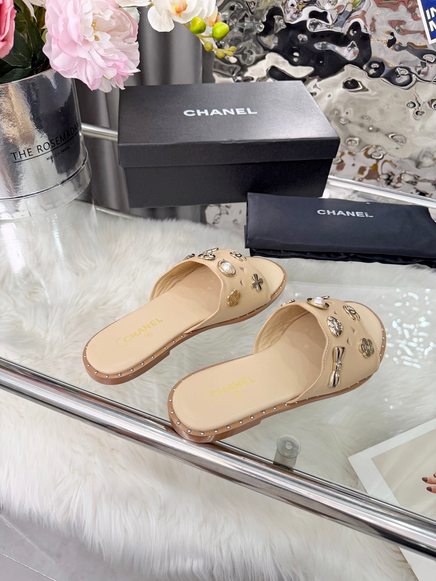 Z2X66C42  Popular high-quality leather slippers