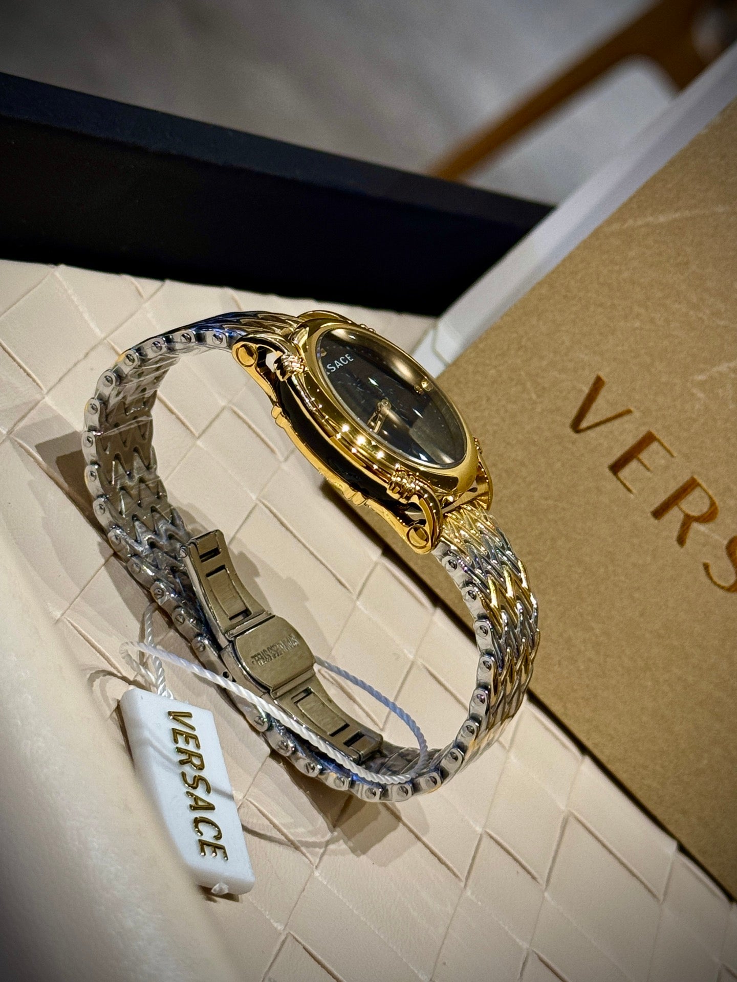 136RV77L Popular Watches