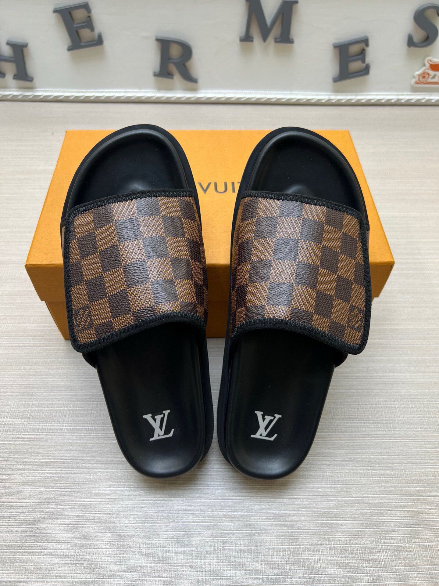 5WE245Z Popular Slippers