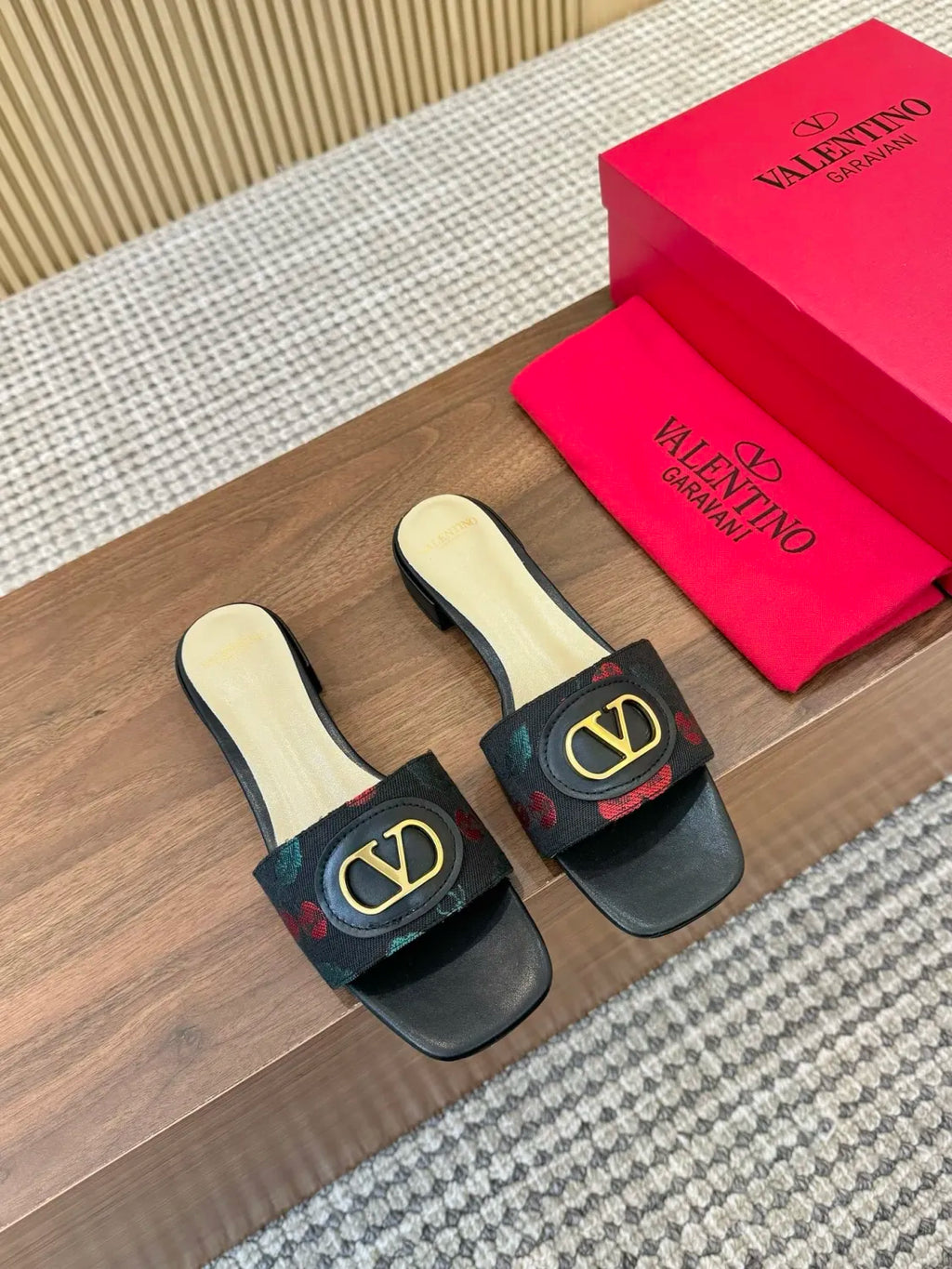255QVL32Z Popular leather shoes