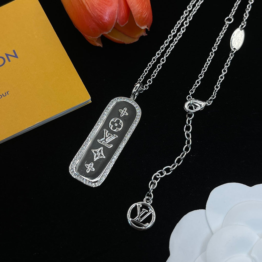 15QE128X Popular Necklace