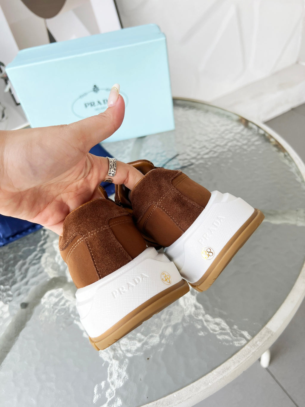 2LPD5X  Popular high-quality shoes