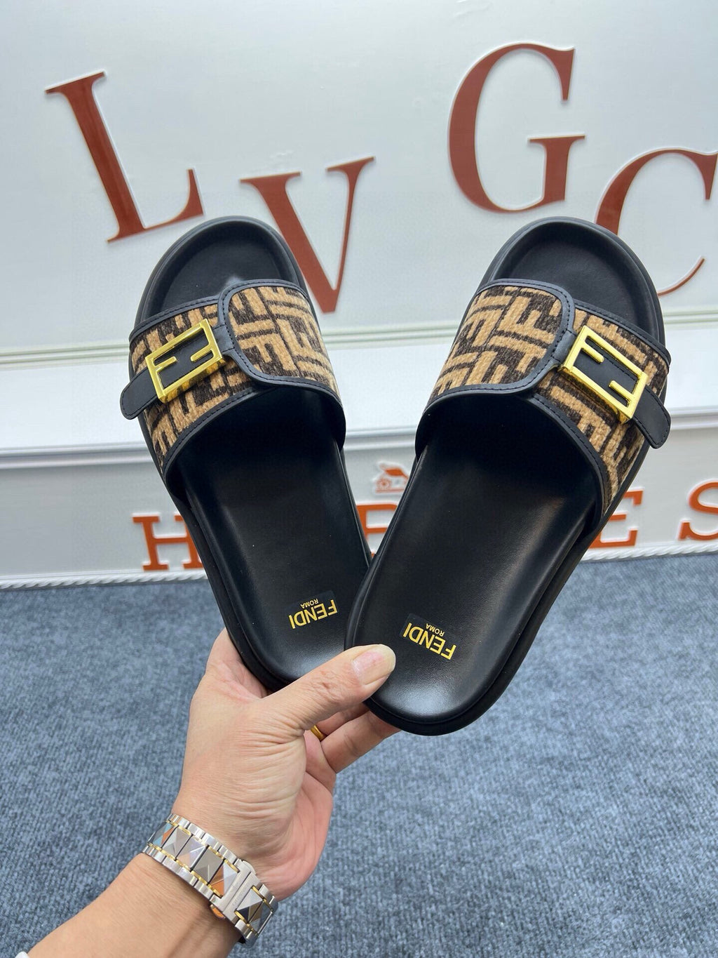 54F37Z Popular slippers