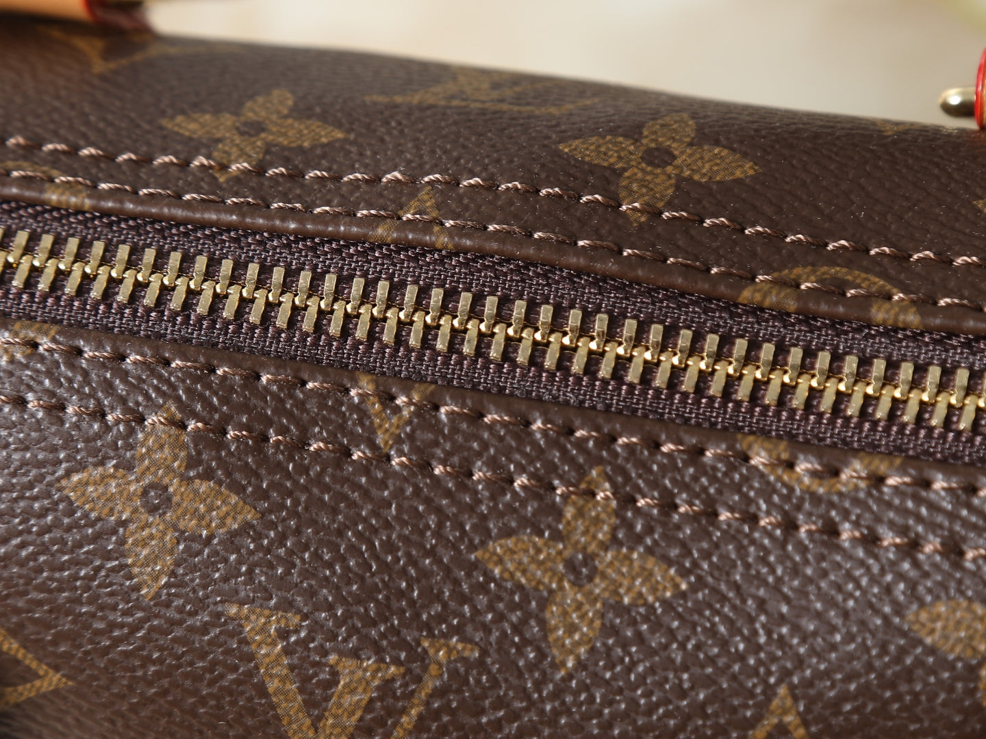 B1N56E21 Popular leather bag