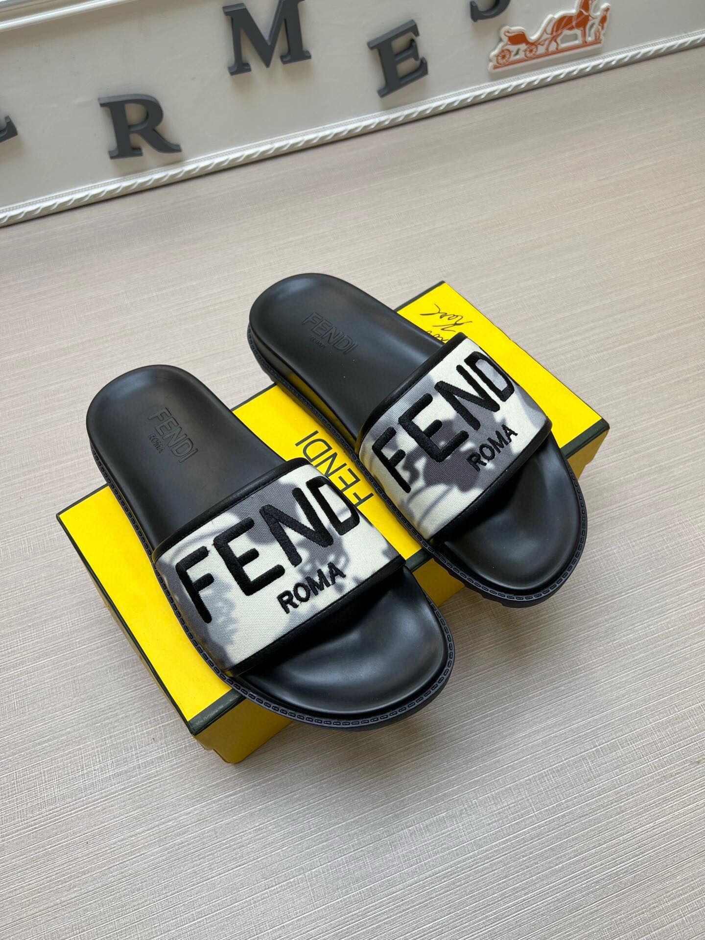 54F24Z Popular slippers