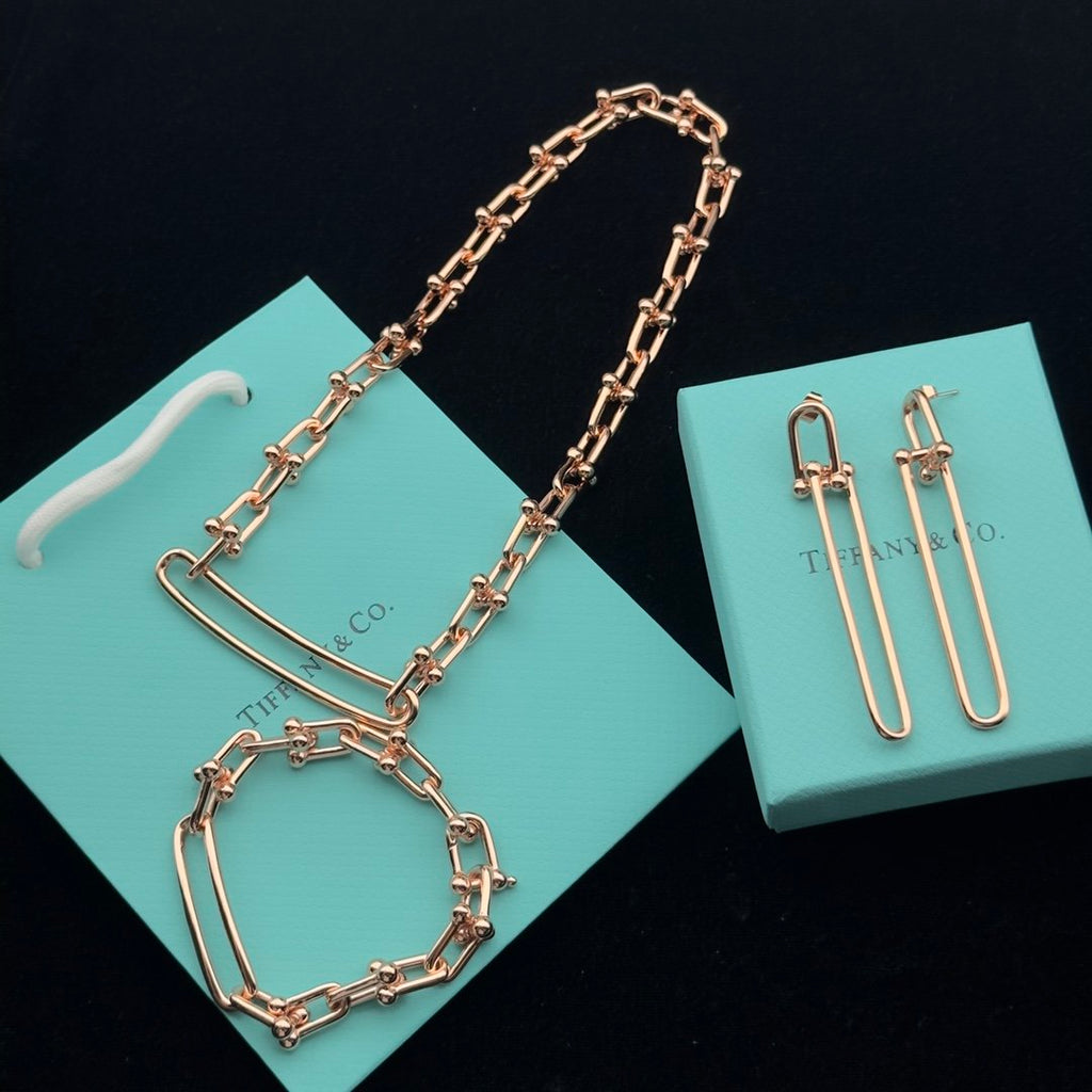 8XT33X  Popular     Earring Bracelets Necklaces