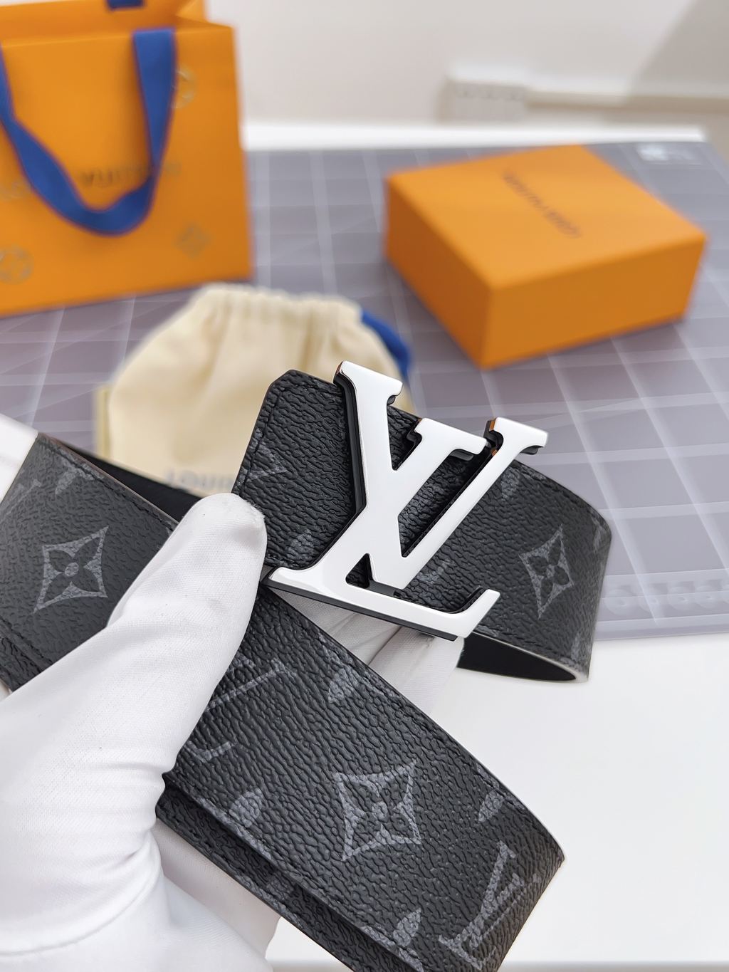 165XE1P Popular  high-quality  leather belt