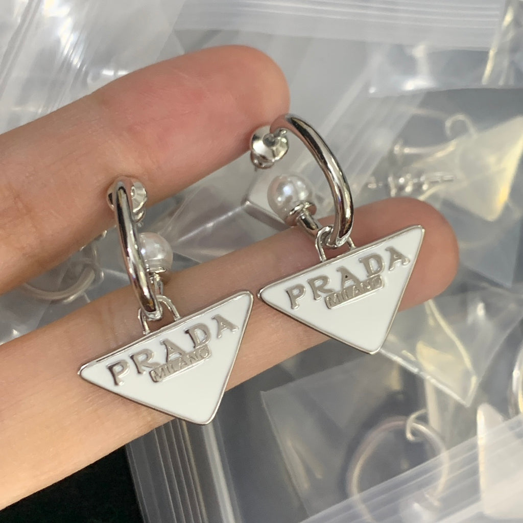 14PD818E Popular  Earrings