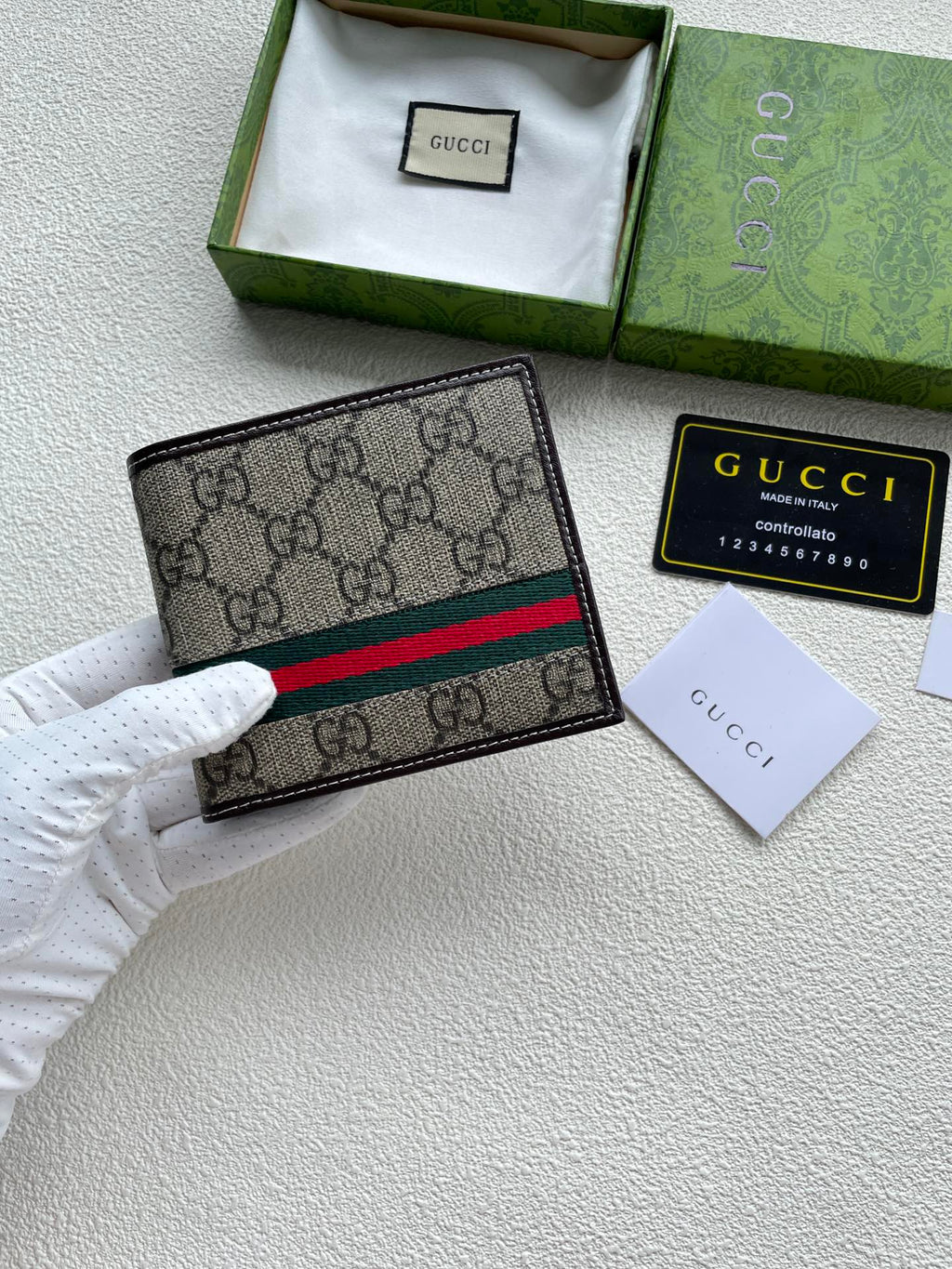 B1X56B9 Popular leather wallets ( with full packaging )