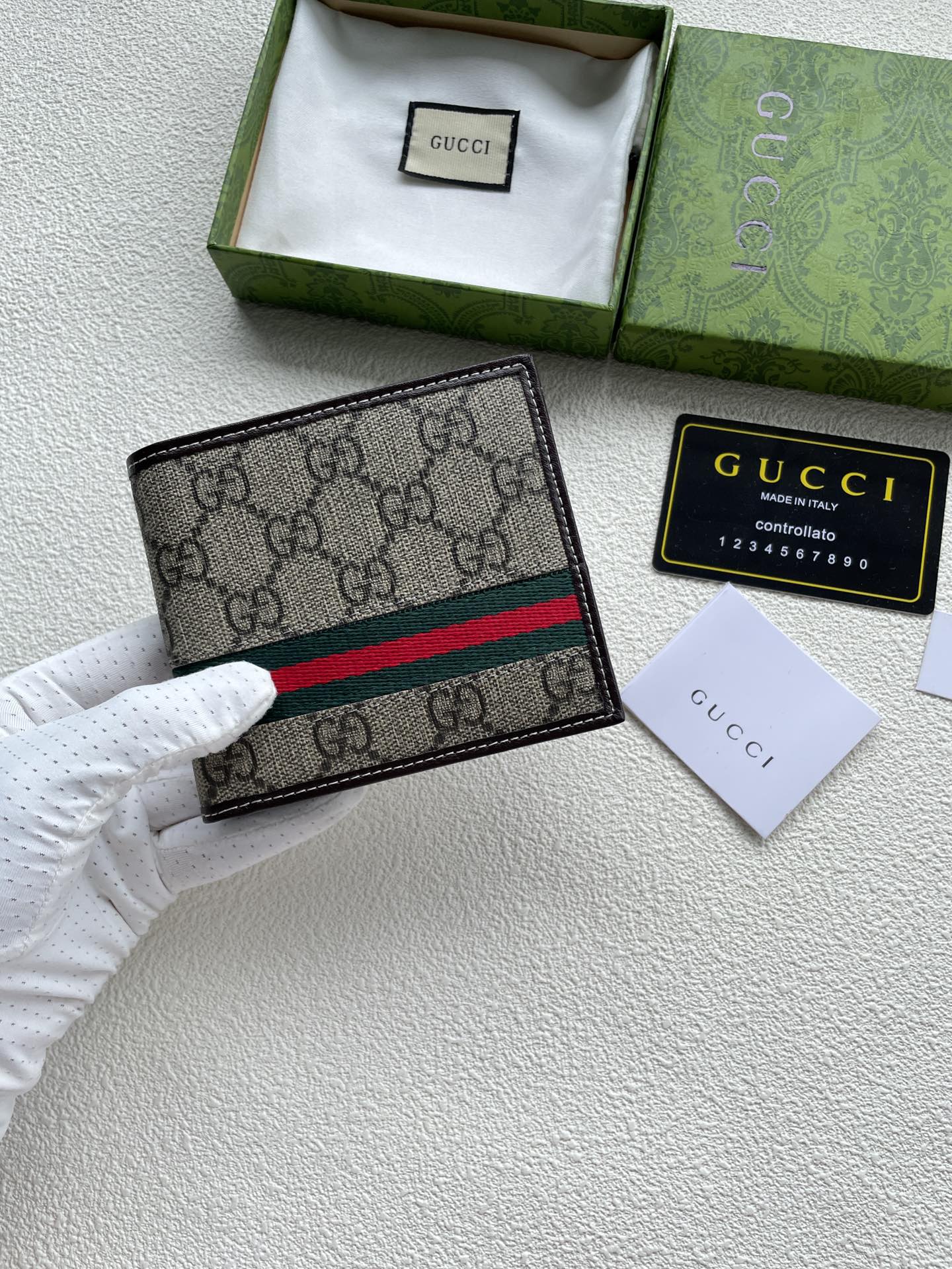 146XB9B Popular leather wallets ( with full packaging )