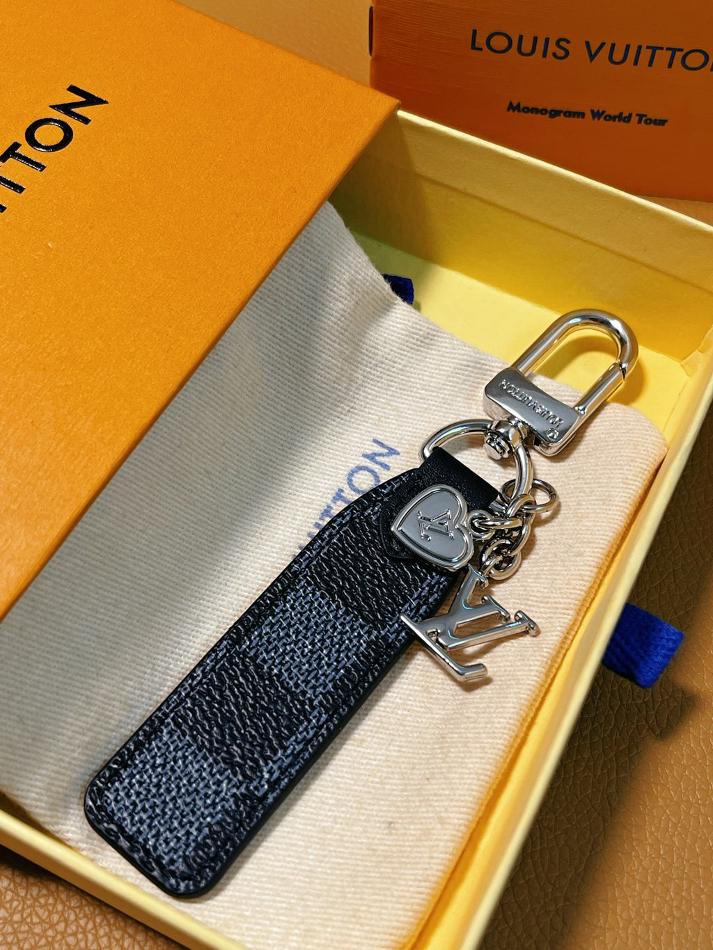 35QE8A Popular bag 's charms accessories